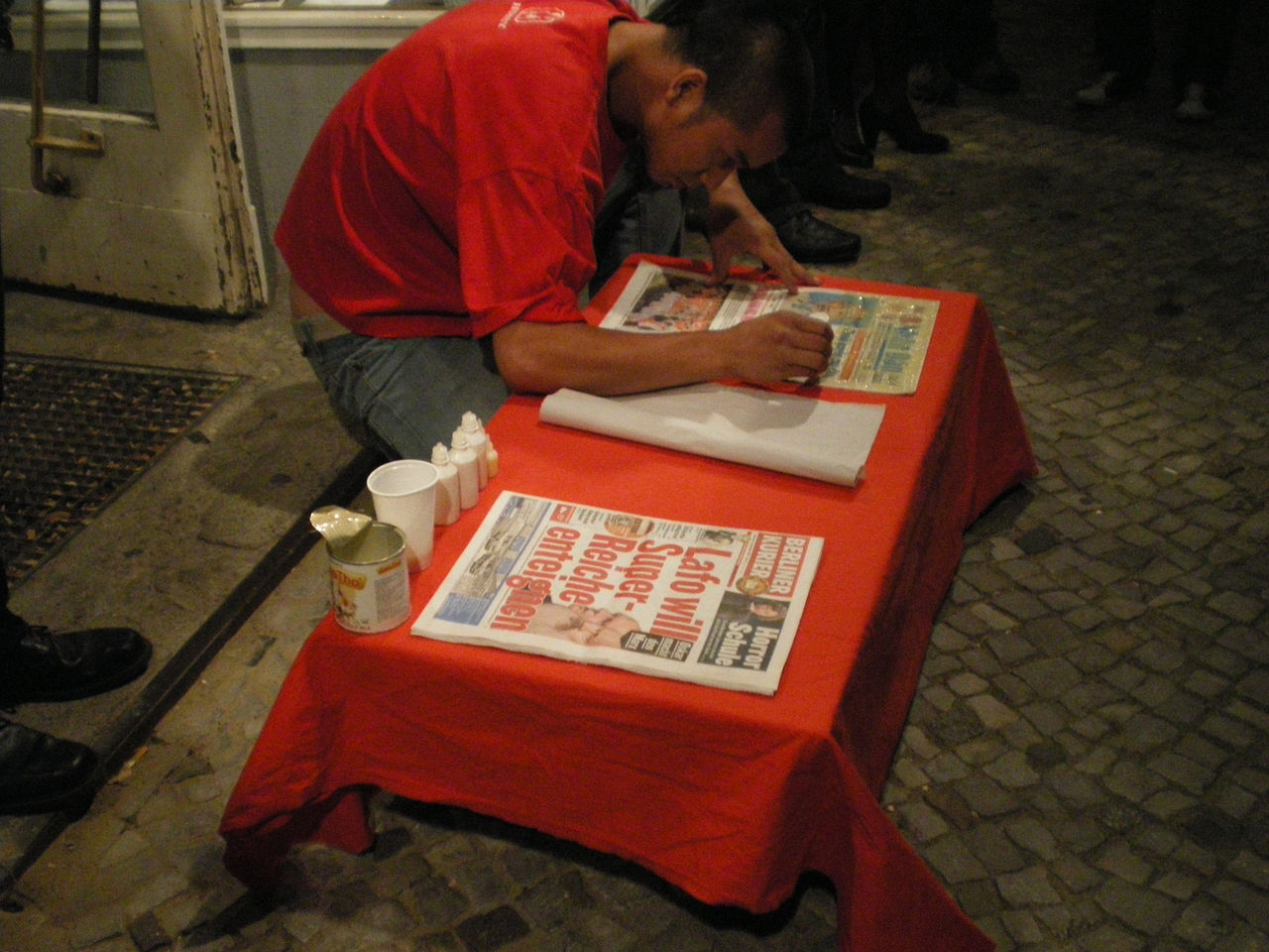 Photographic documentation of RYLLEGA Berlin (Performance by Nguyen Anh Tuan, 19 September 2008)